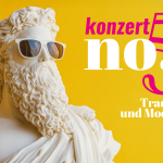 Konzert No. 5 - Tradition und Moderne. Das Bild zeigt eine klassische Statue aus weißem Marmor von einem Mann mit lockigem langen Bart. Die Statue trägt eine weiße Sonnenbrille mit schwarzen Gläsern.